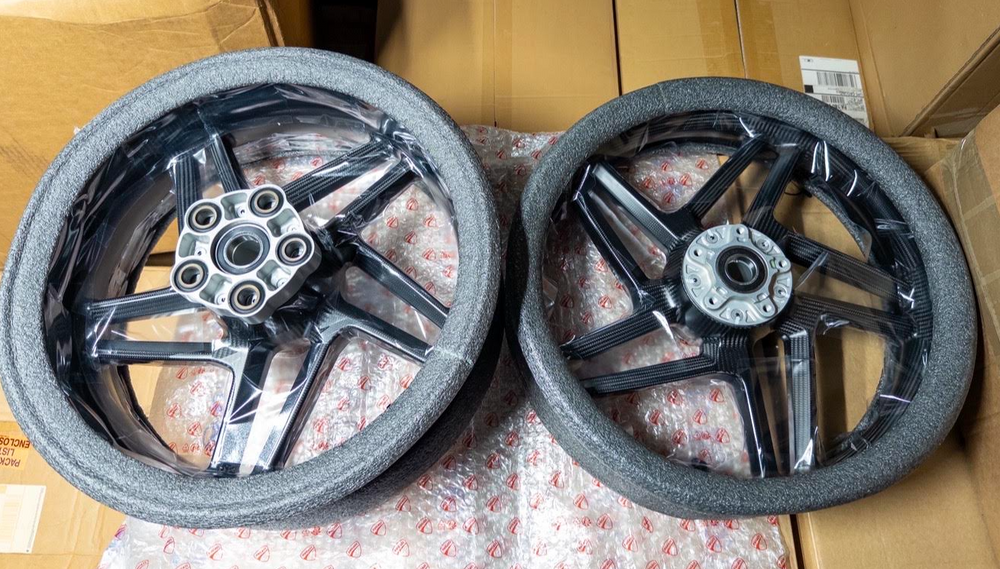 NEW Ducati Carbon Fiber Wheels Rims Panigale V4 Streetfighter V4 96380271AA