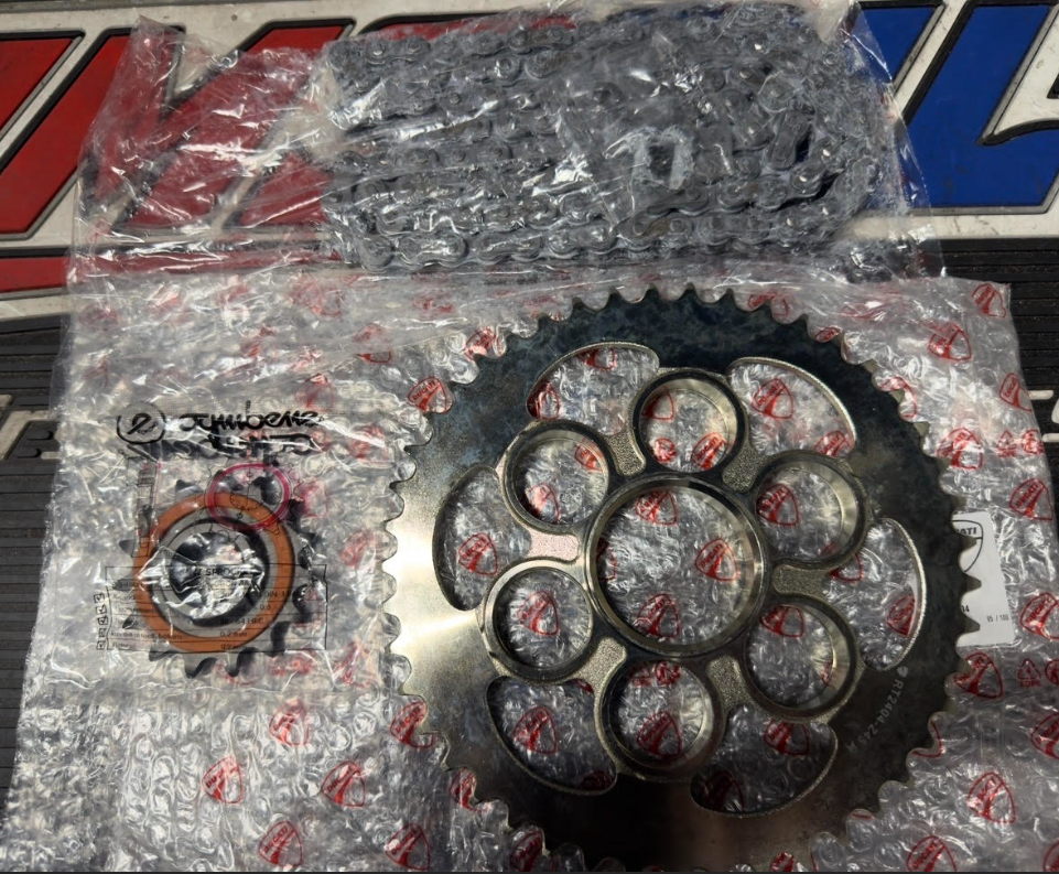NEW OEM Ducati StreetFighter V2 Final Drive Kit 67621411A
