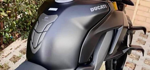 NEW Ducati Panigale V4 & Streetfighter V4 Carbon Tank Protector 97480161A