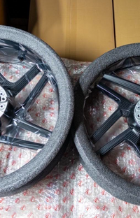 NEW Ducati Carbon Fiber Wheels Rims Panigale V4 Streetfighter V4 96380271AA
