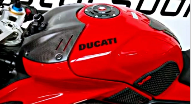 NEW OEM Cover Tank Carbon, DUCATI Panigale V4 /S /R / SP2 96981492AA