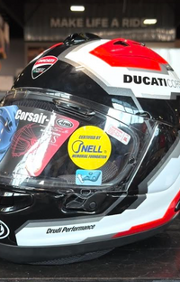 arai ducati helmet 2015 Corse V7 The inner shell is also masterfully and impeccably manufactured What year is this ?